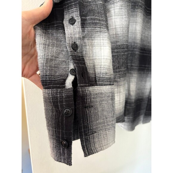 Banana Republic Women’s Classic Fit Flannel Shirt Black/White Plaid, Size L - Picture 5 of 9